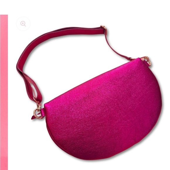 Pink metallic leather waist bag with removable strap - Picture 7 of 12